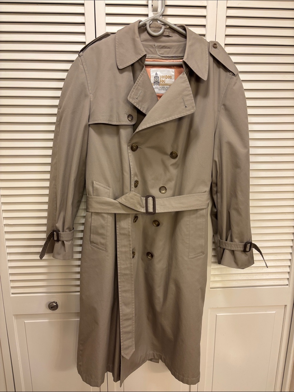 Vintage London Fog Men's Khaki Double-Breasted Trench Coat with Belt 42 Regular